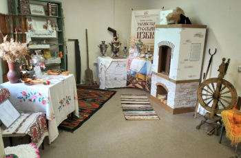 «История создания и внутреннее убранство русской избы»